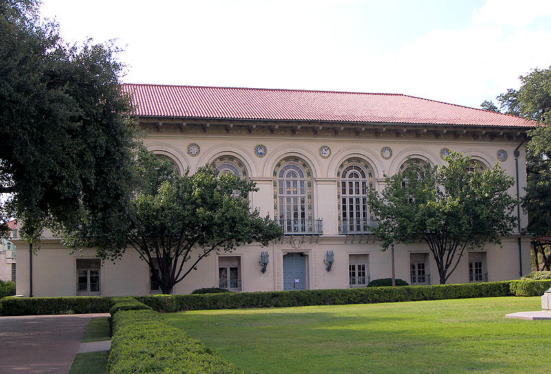 Battle Hall on the University of Texas at Austin campus by Larry D. Moore